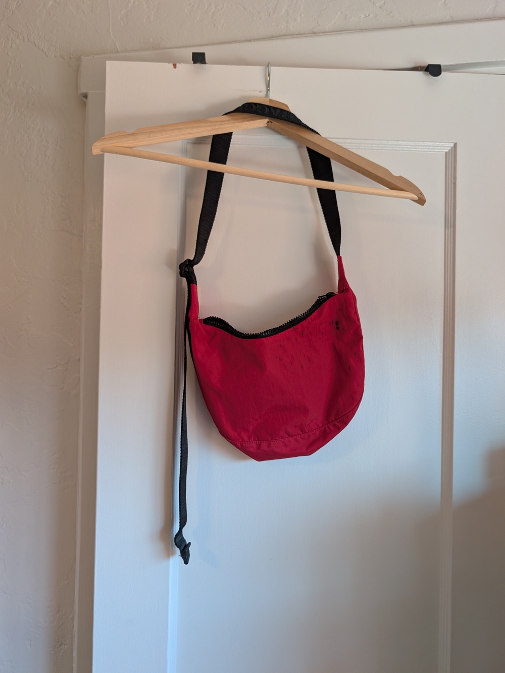 Baggu Small Candy Apple Crescent